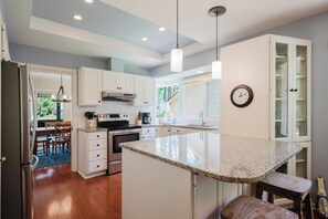 Fridge, microwave, stovetop, dishwasher