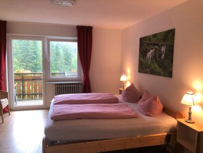 1 chambre, fer et planche à repasser, lit parapluie, Wi-Fi gratuit