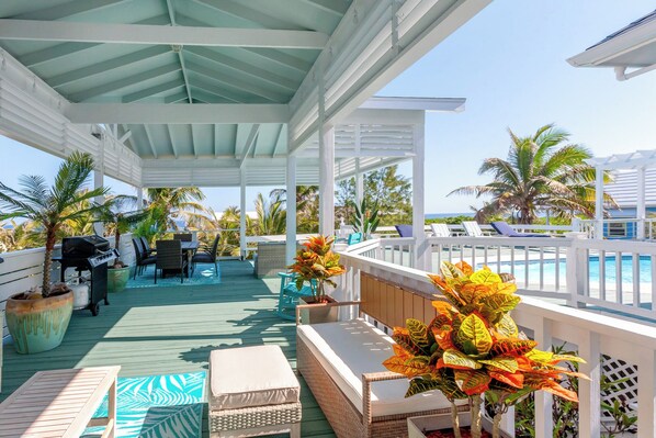 Outdoor dining - Abaco Surfside - Elegant Water View Home With Private Pool (Hope Town)