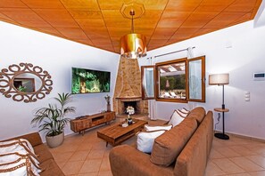 TV, tavolo da ping pong