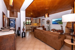 Télévision, table de tennis de table