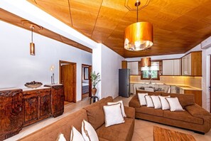 TV, tavolo da ping pong