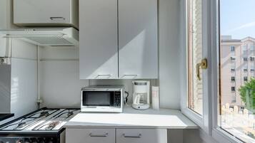 Refrigerador, microondas, horno, placa de cocina