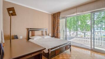 1 slaapkamer, een strijkplank/strijkijzer, wifi, beddengoed