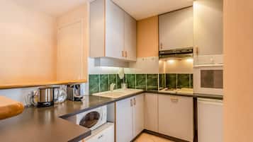 Refrigerador, microondas, horno, placa de cocina