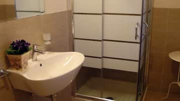 Doccia, asciugacapelli, bidet, asciugamani