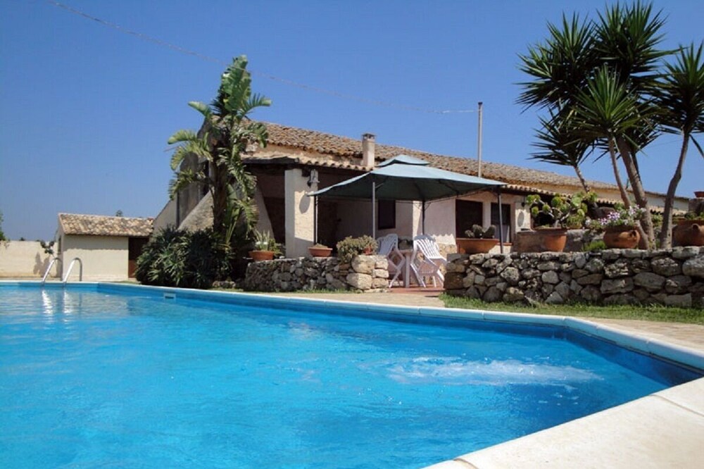 Oasis of peace and relaxation just 3 minutes from the beach.