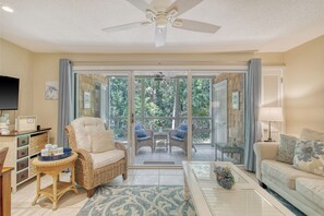 Smart TV, DVD player - Charming villa across from beach access (Kiawah Island)