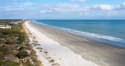Across from beach, new bathroom reno!