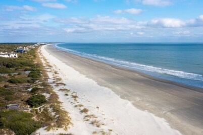 Across from beach, new bathroom reno!
