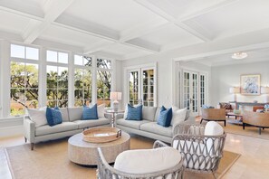 Smart TV, fireplace, ping pong