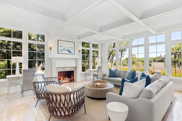 Smart TV, fireplace, ping pong