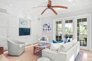 Smart TV, fireplace, ping pong