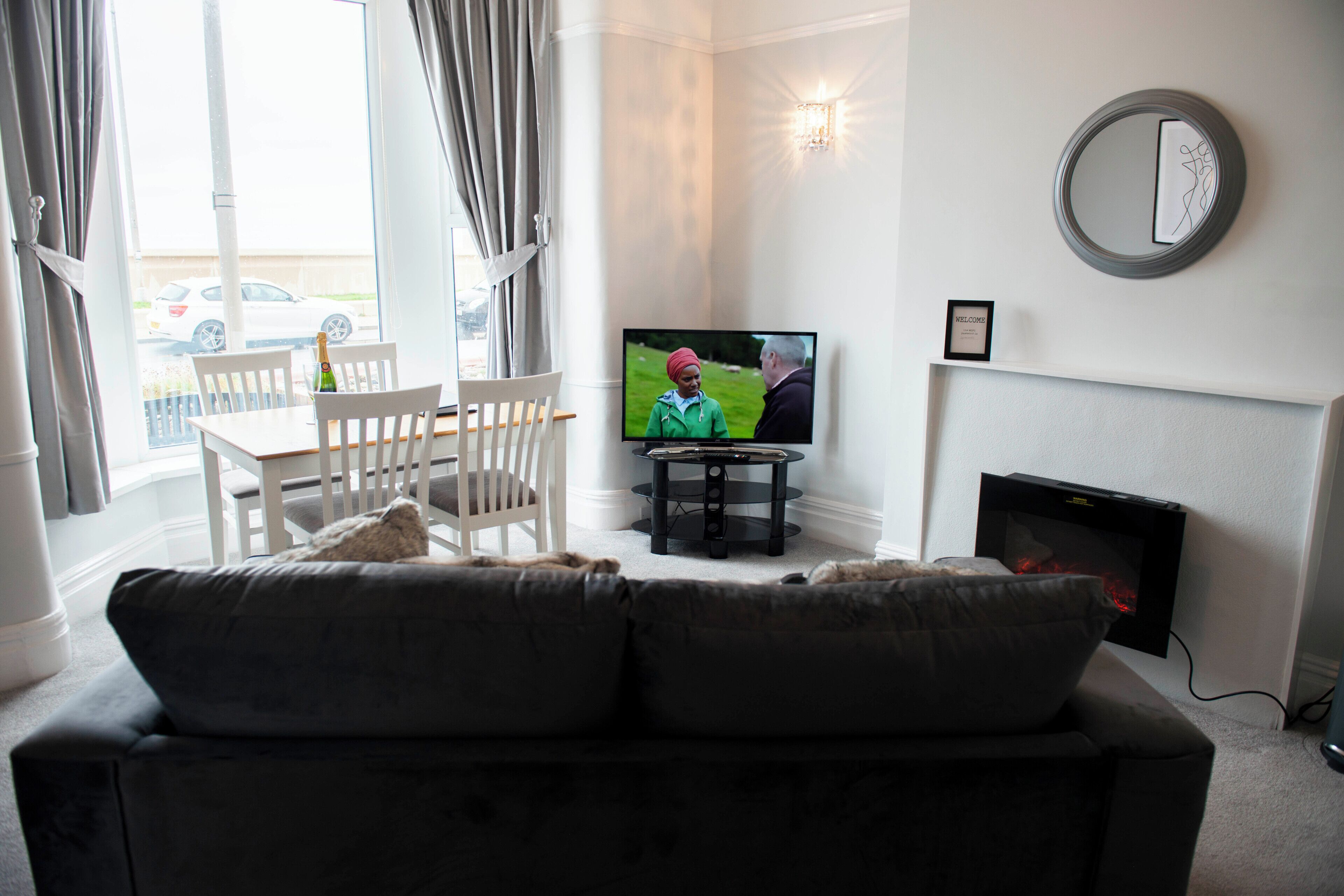 Smart TV, fireplace, Netflix, streaming services