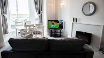 Smart TV, fireplace, Netflix, streaming services