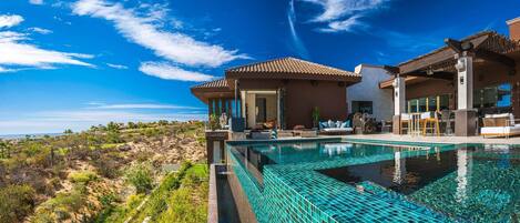 Lämmitetty uima-allas