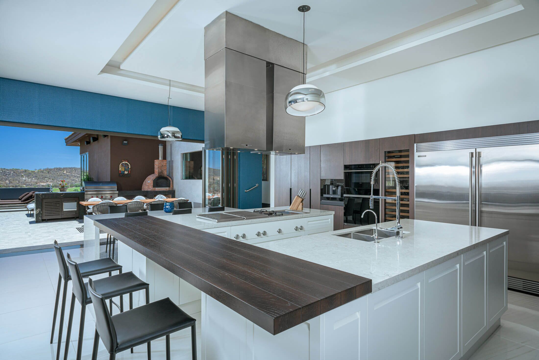 Contemporary 5BR Villa Sleeps up to 16!