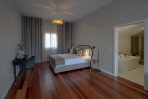 Family Studio Suite | Premium bedding, minibar, desk, laptop workspace