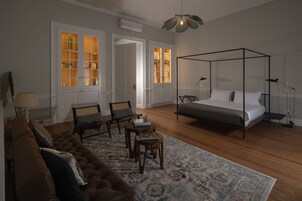 Suíte estúdio luxo | Roupas de cama premium, frigobar, escrivaninha