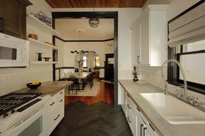 Unclassified image, 3 of 40, button