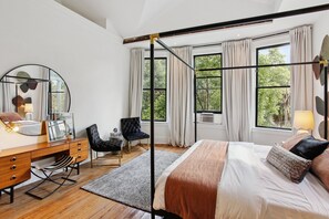 5 Schlafzimmer, Schreibtisch, Bügeleisen/Bügelbrett, kostenloses WLAN