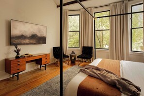 5 Schlafzimmer, Schreibtisch, Bügeleisen/Bügelbrett, Reisekinderbett