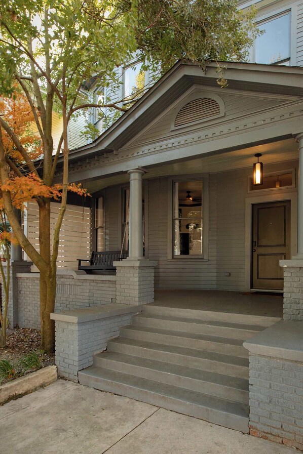 Unclassified image, 1 of 40, button