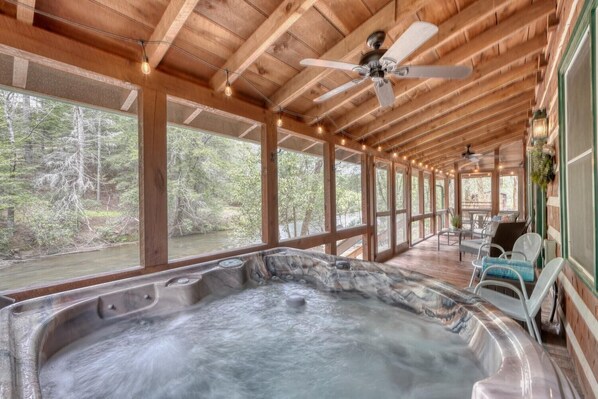Bain à remous intérieur