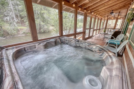 Terrace/patio. The Roost - On The Toccoa River