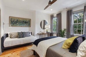 Unclassified image, 4 of 42, button - Luxe Duplex with Heated Pool | Near River St (Savannah)