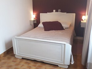 1 bedroom, iron/ironing board, free WiFi