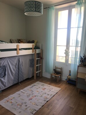2 Schlafzimmer, Bügeleisen/Bügelbrett, kostenloses WLAN