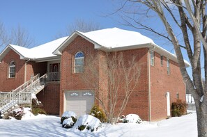 Exterior - Private home on the bank of the White River (Flippin)
