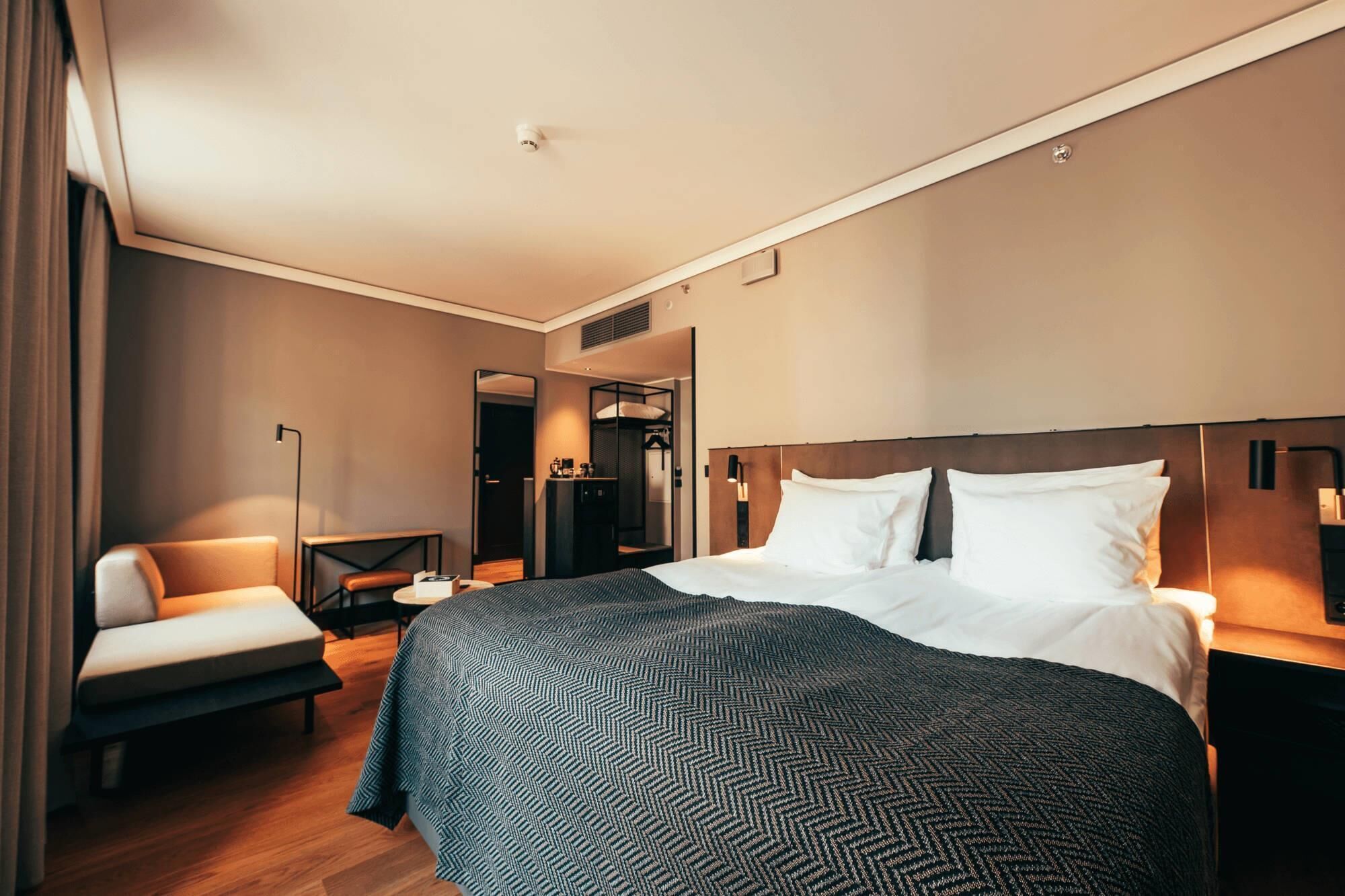 Superior Room, 1 King Bed, Non Smoking | Premium bedding, down duvets, pillow-top beds, minibar