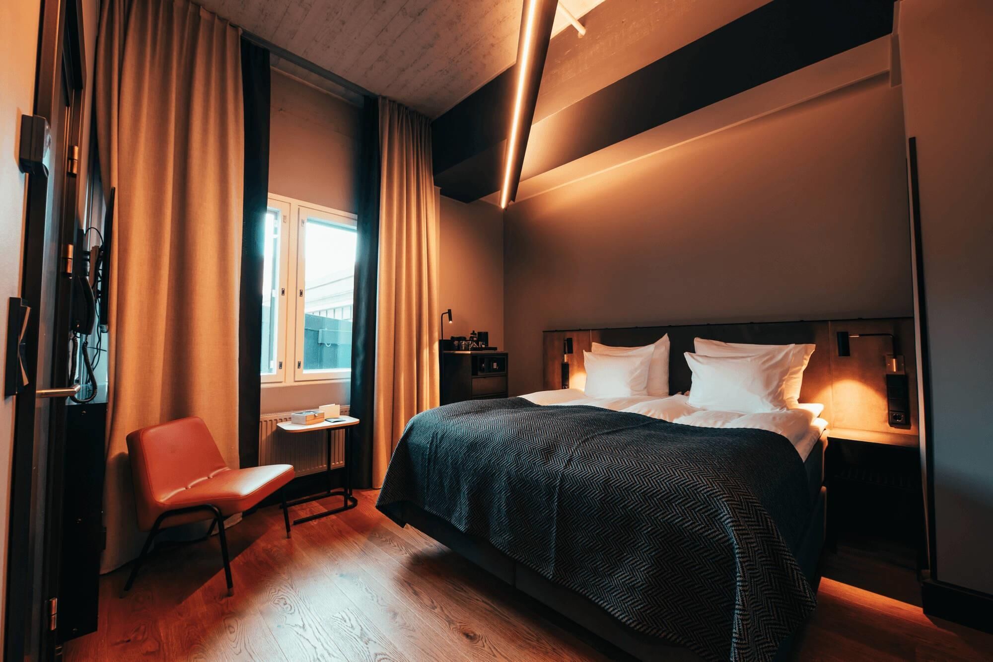 Standard Room, 2 Single Beds, Non Smoking | Premium bedding, down duvets, pillow-top beds, minibar