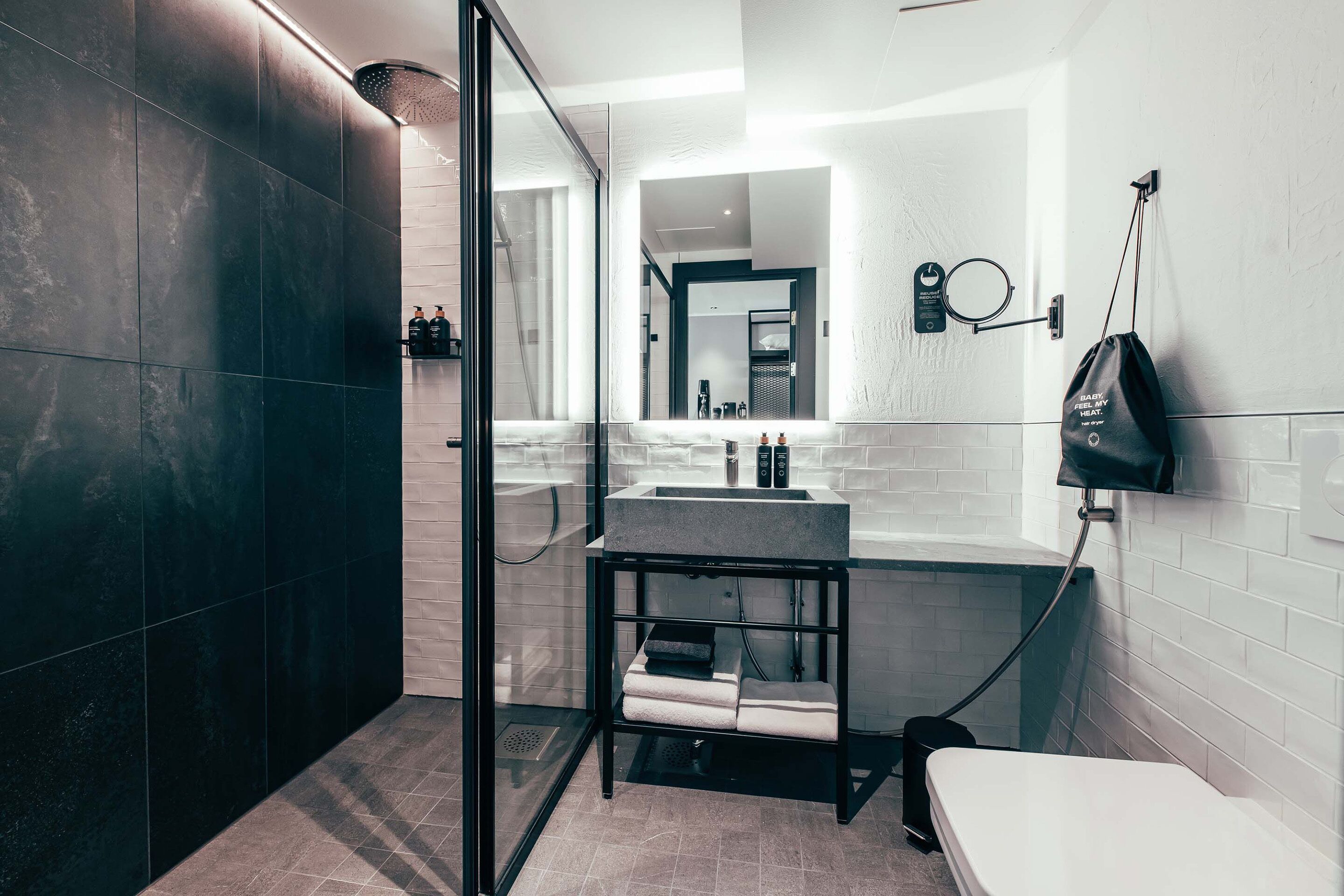 shower, free toiletries, hair dryer, bidet