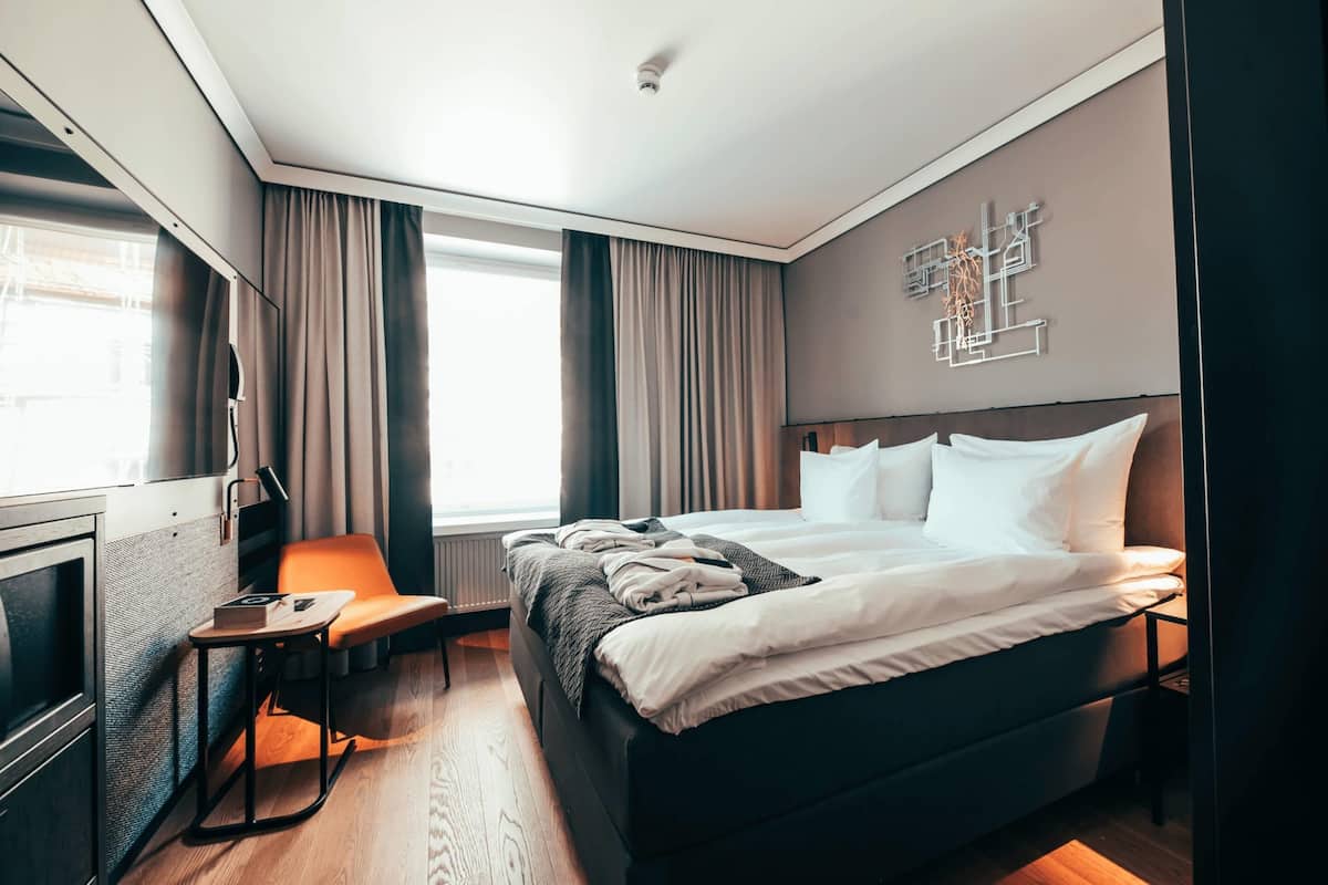 Suíte júnior, várias camas, para não fumantes | Roupas de cama premium, edredons de pluma, camas com colchões pillow-top