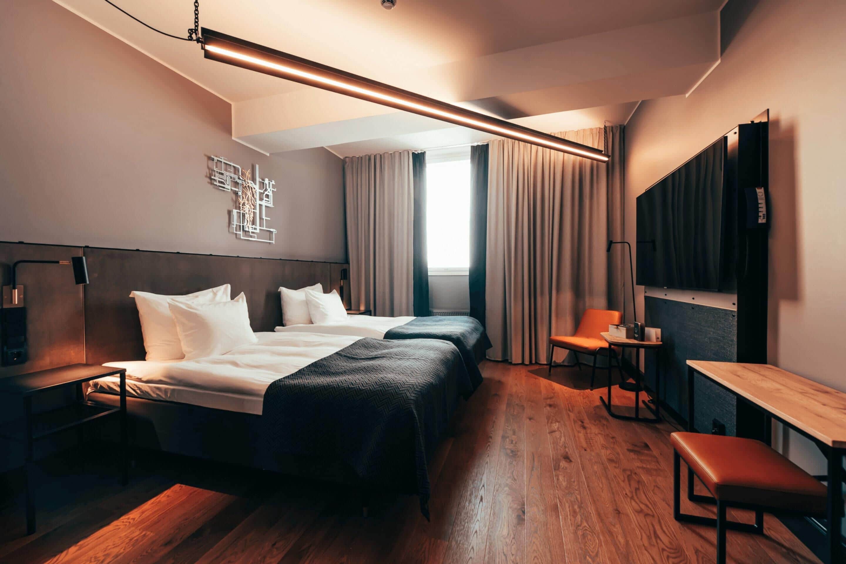 Standard Room, 1 King Bed, Non Smoking | Premium bedding, down comforters, pillowtop beds, minibar