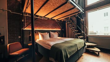 Deluxe Loft, 1 King Bed, Non Smoking | Premium bedding, down duvets, pillow-top beds, minibar