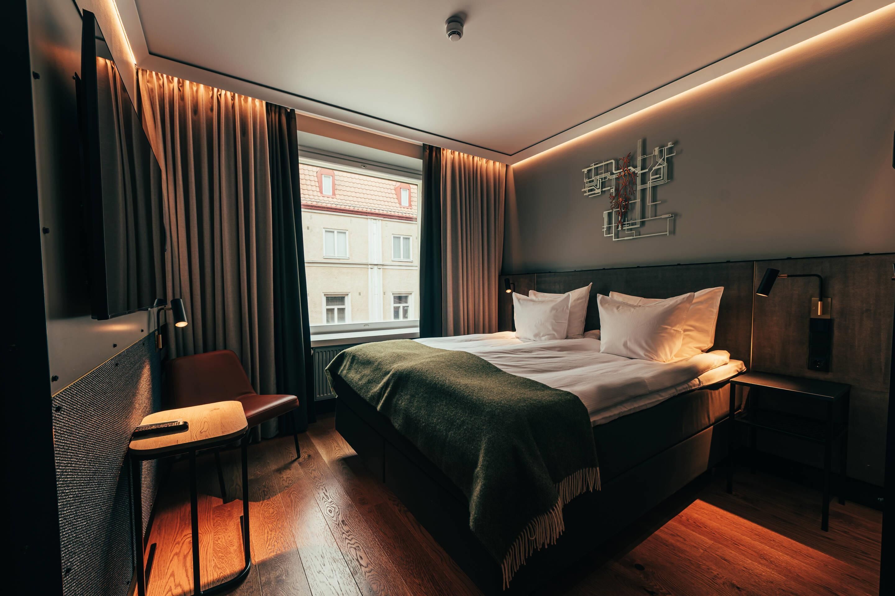 Habitación estándar, 1 cama King size, para no fumadores | Ropa de cama de alta calidad, edredón, camas con pillow-top y minibar 