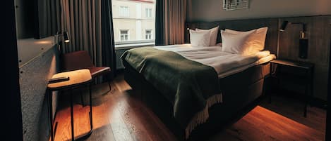Habitación estándar, 1 cama King size, para no fumadores | Ropa de cama de alta calidad, edredón, camas con pillow-top y minibar