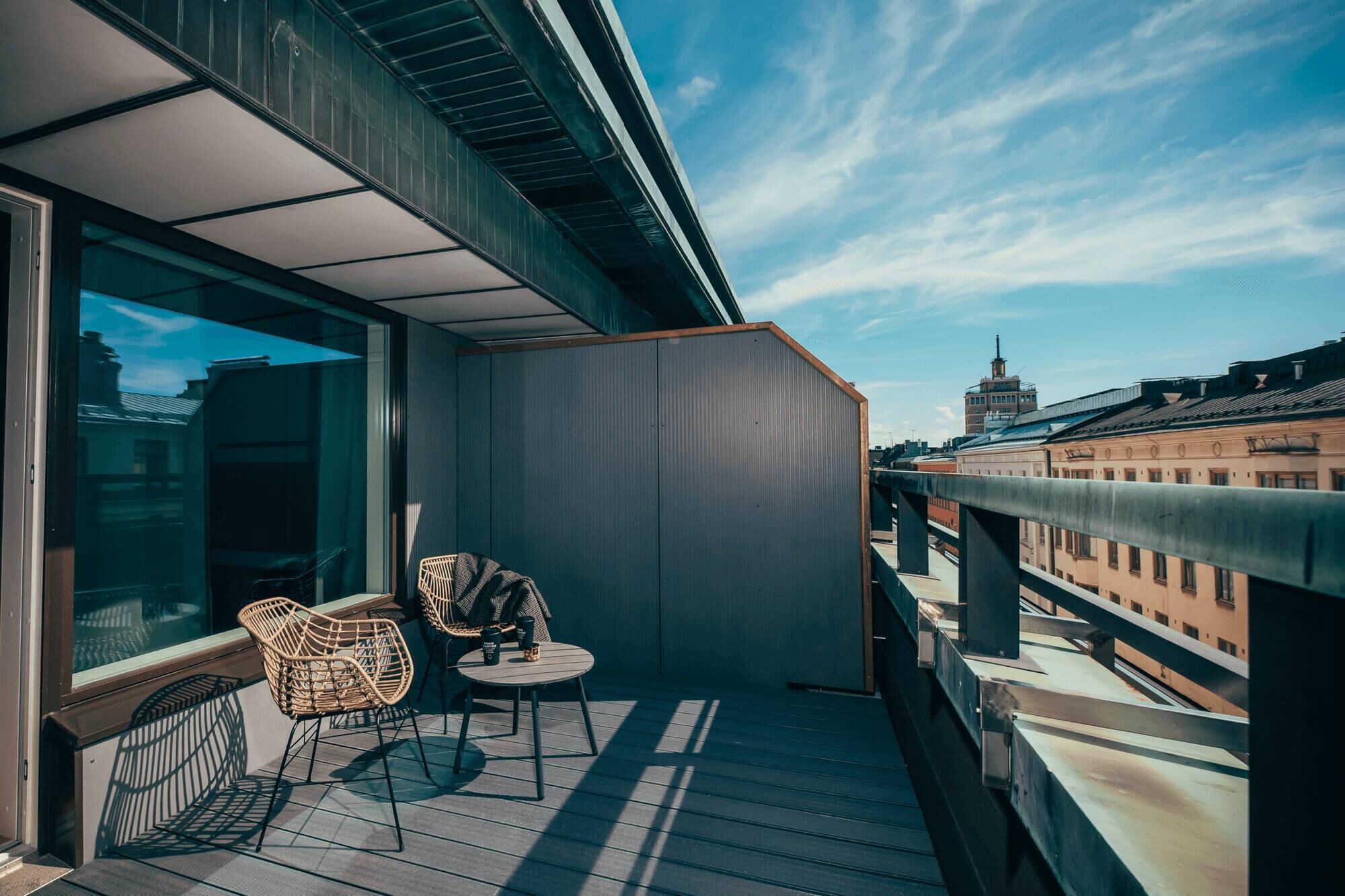 Deluxe Room, 1 King Bed, Non Smoking, Balcony | Premium bedding, down duvets, pillow-top beds, minibar