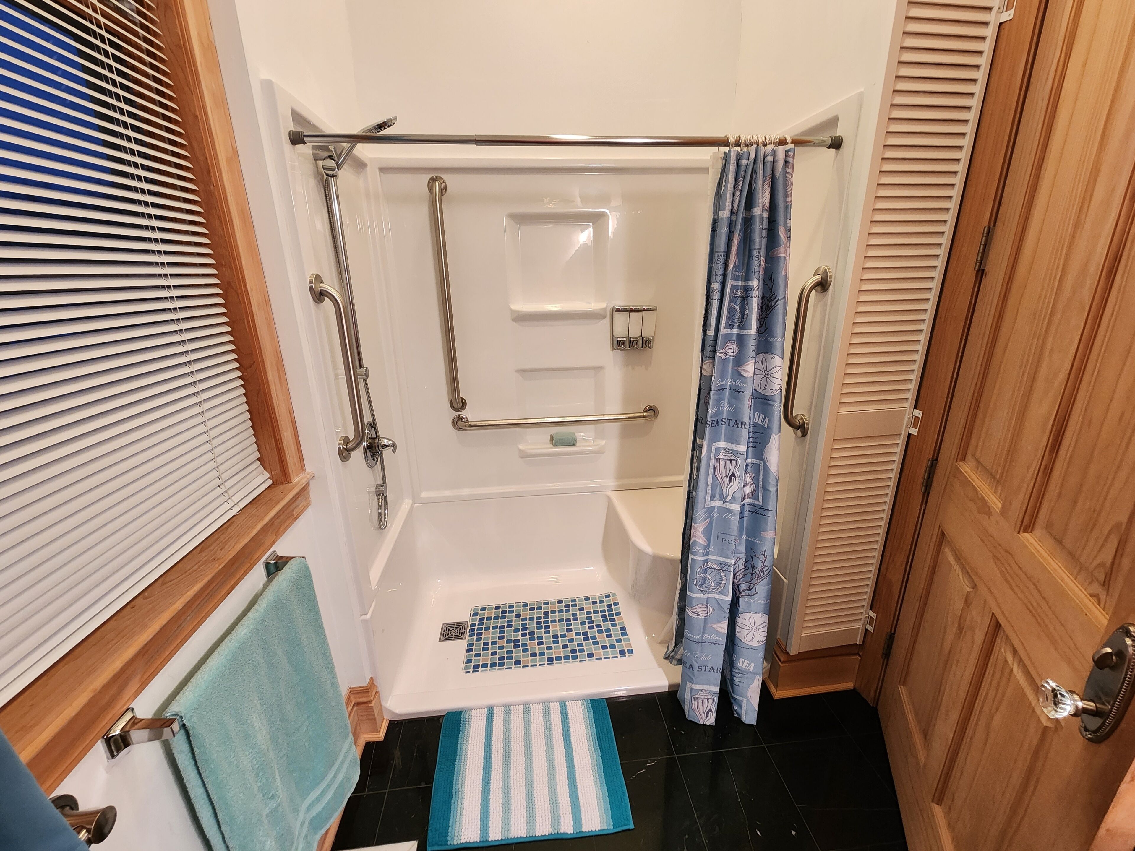 Starlight Tower Manor - 8 Bedrooms, Amazing Views of Countryside From Upper Tower 8 Villa by Redawning