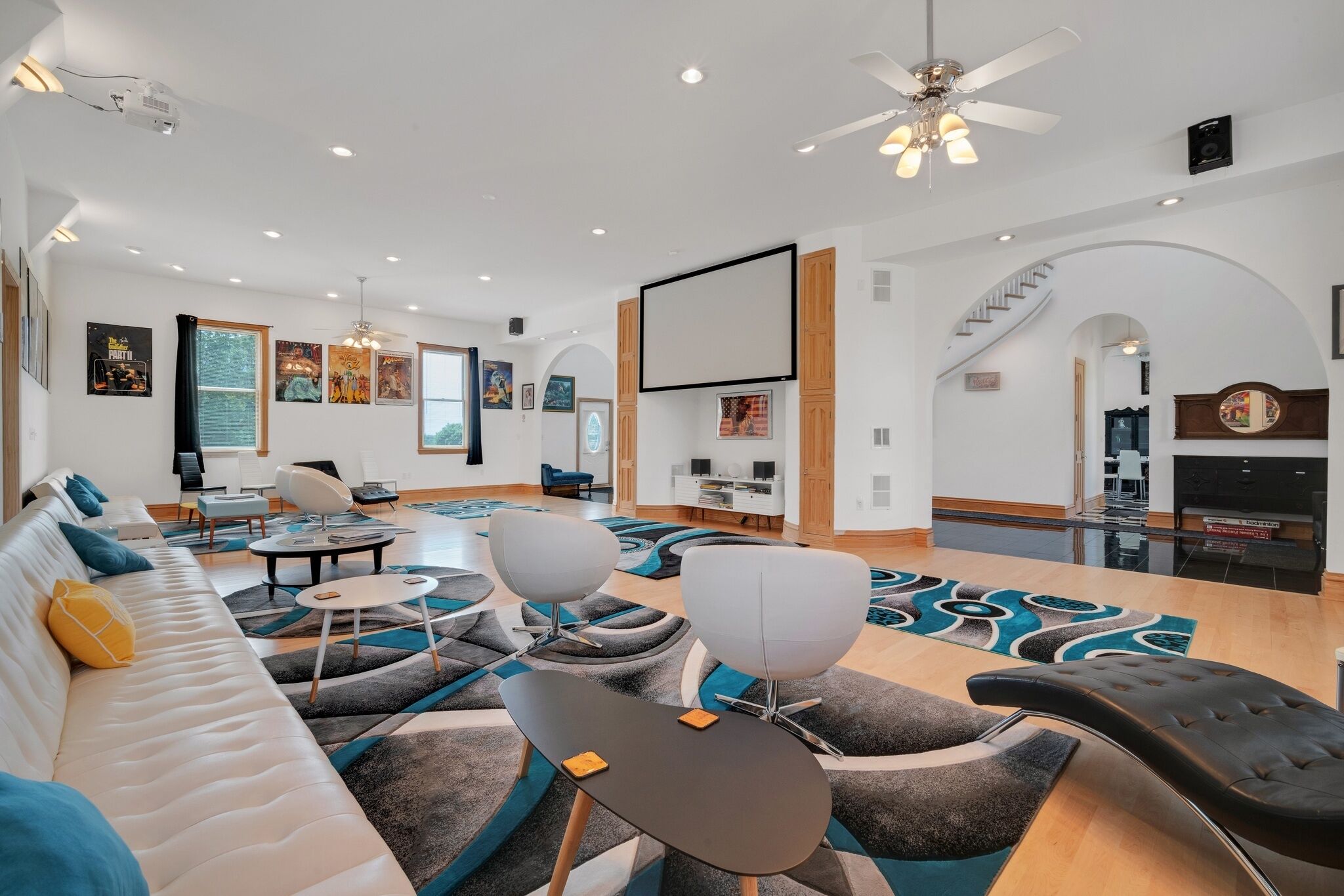 Starlight Tower Manor - 8 Bedrooms, Amazing Views of Countryside From Upper Tower 8 Villa by Redawning