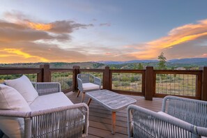 House, 4 Bedrooms | Terrace/patio