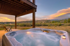 House, 4 Bedrooms | Terrace/patio