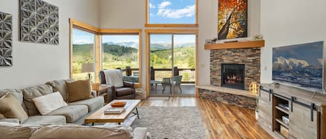 House, 4 Bedrooms | Living area