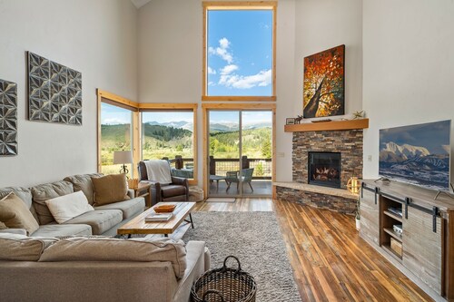 Mountain Willow At Grand Park 4 Bedroom Home by RedAwning