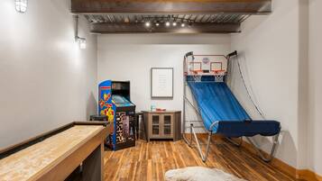 House, 4 Bedrooms | Game room