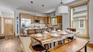 House, 4 Bedrooms | Private kitchen | Fridge, oven, coffee/tea maker, electric kettle